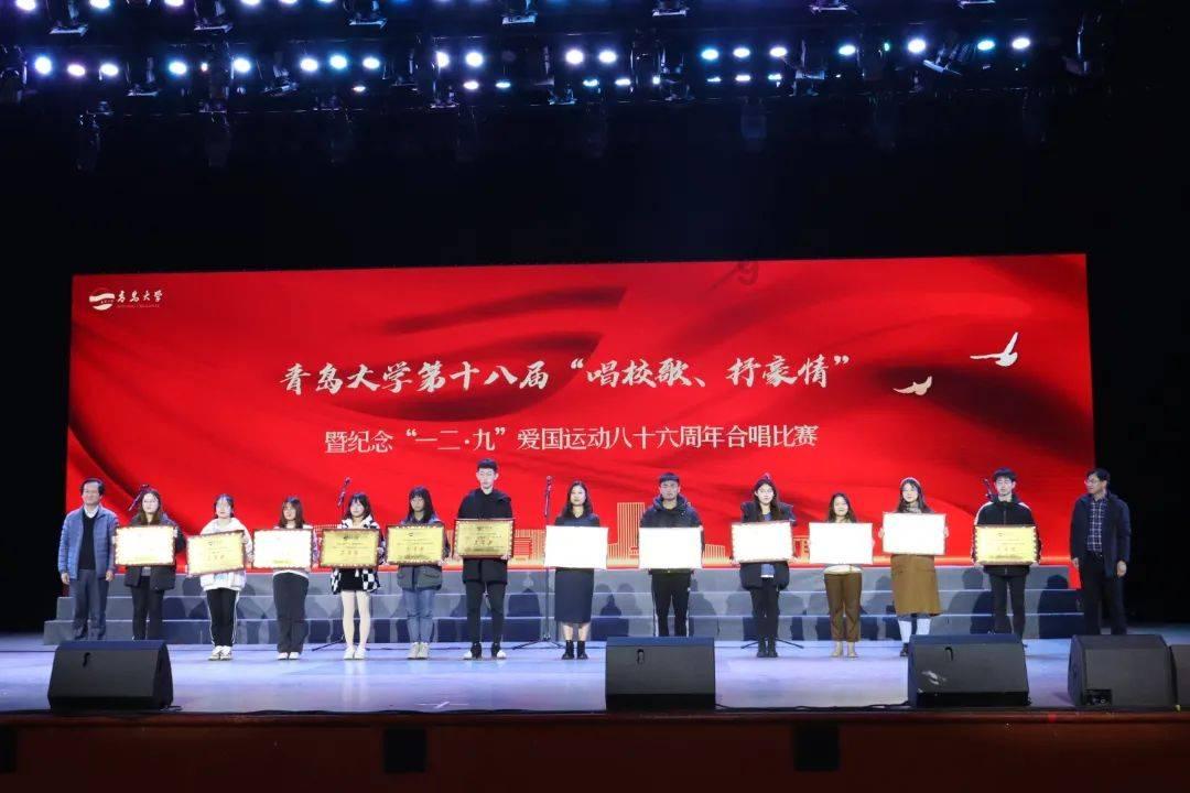 亚当玩高尔夫